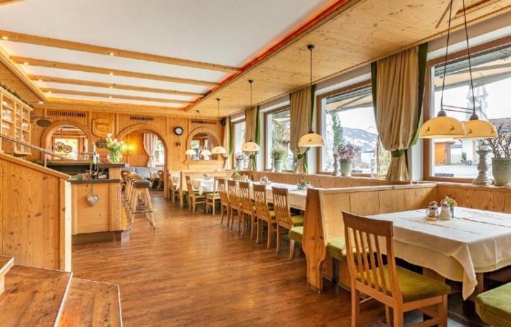 Restaurant Gaestehaus Wiesenheim Hotel อูแดร์นส์ ภายนอก รูปภาพ